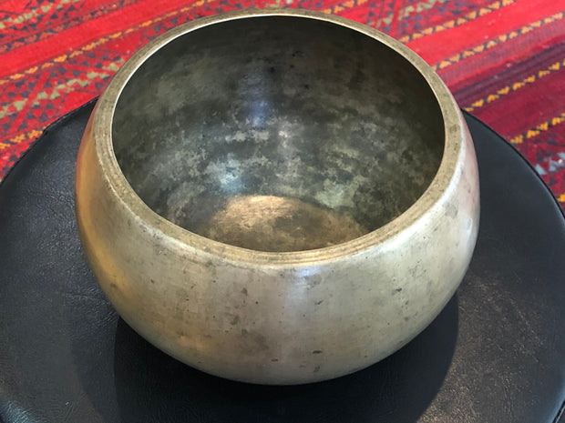 TIBETAN SINGING BOWL - high quality older bowls - 7" Buddha